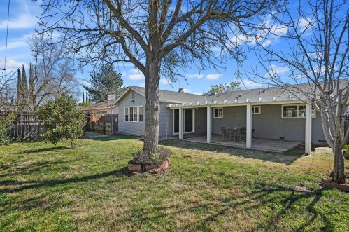 2353 Ln Loma Dr, Rancho Cordova CA 95670-3166 exterior