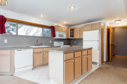 33 Gail Ln, Poughquag NY  12570-5034 exterior