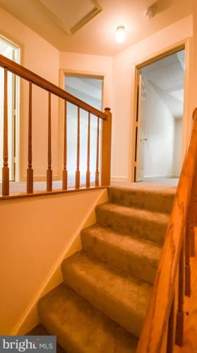 12177 Salemtown Dr, Woodbridge VA  22192-6273 exterior