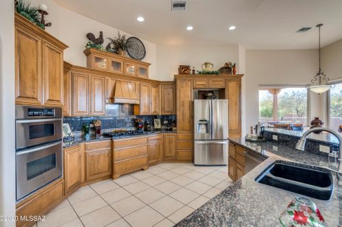 976 Josephine Saddle Pl, Green Valley AZ 85614-6302 exterior