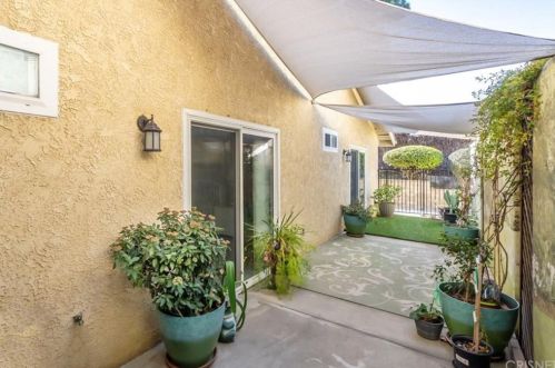 19032 Avenue Of The Oaks, Santa Clarita CA  91321-1444 exterior