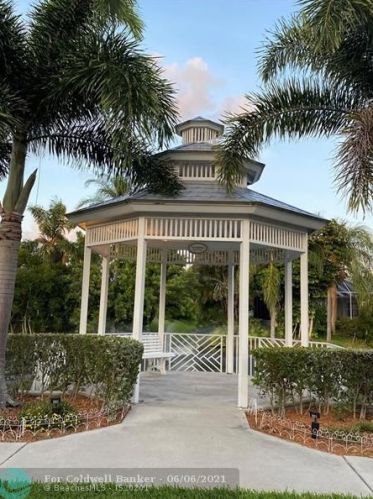 3843 9th Ln, Vero Beach FL  32960-6122 exterior