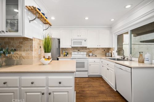 513 15th St, Huntington Beach CA  92648-4045 exterior