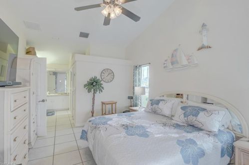 1005 1 Pl, Cape Coral FL  33993-1143 exterior