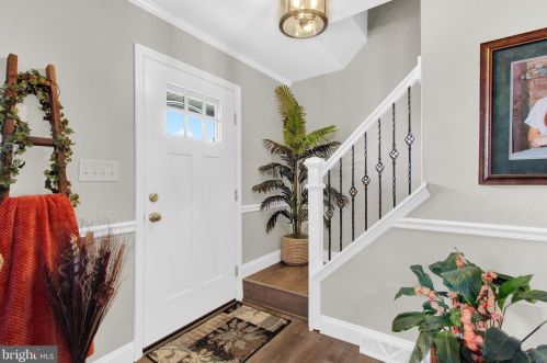 280 Pebble Beach Dr, Mount Wolf, PA 17347-9572