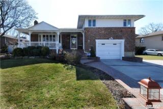 4124 Bayberry Ln, Seaford, NY 11783-1511