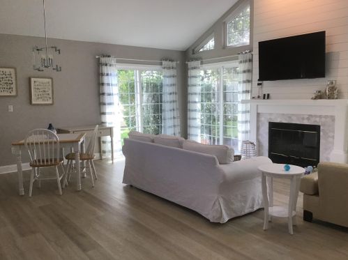 1660 Cottage Dr, Lake Geneva, WI 53147-4849