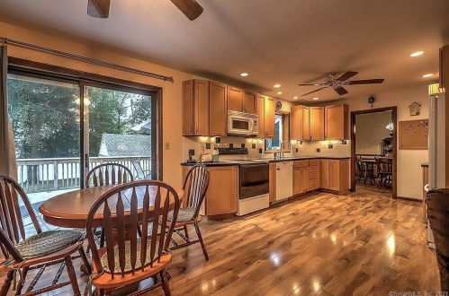 22 Harvest Ln, Milford CT  06461-1705 exterior