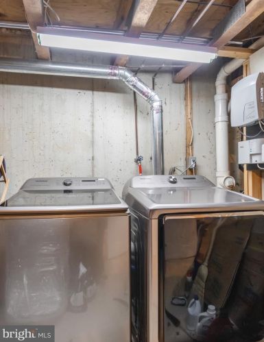 296 Stone Rdg Dr, Norristown PA  19403-5222 exterior