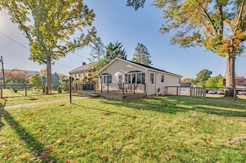 413 Summit Ave, Ligonier, PA 15658-1428