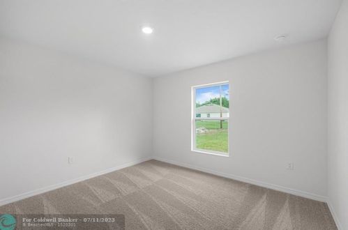 2097 Burlington St, Fort Pierce FL 34984-4351 exterior