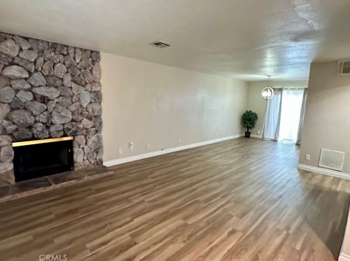 1304 Avenue, Lancaster, CA 93534-7400