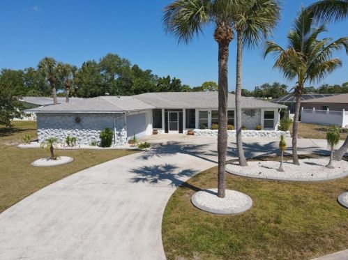 2 Oakland Hills Ct, Placida, FL 33947-2235
