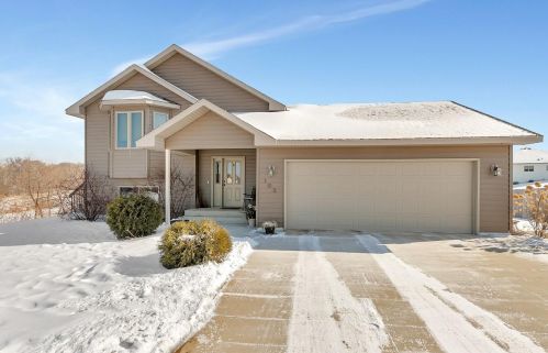105 Estate Dr, Avon, MN 56310-4537