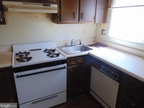 240 Cedar Ave, Camden NJ  08107-2404 exterior