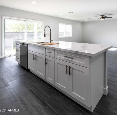 6803 15 St, Phoenix AZ 85040-2321 exterior