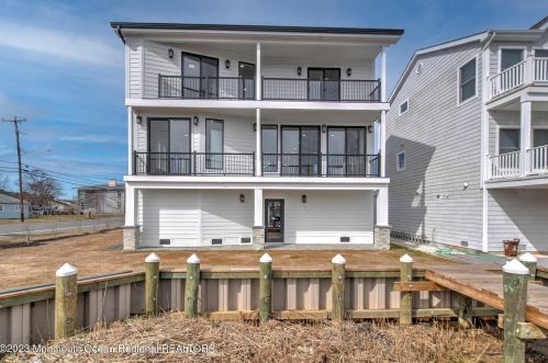 1217 Niihau Dr, Lacey NJ  08731-4702 exterior