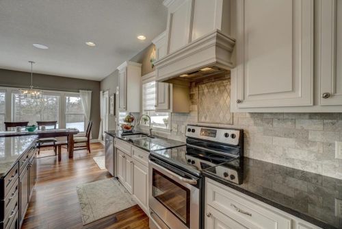 1252 10th St, Hudson, WI 54016-2389