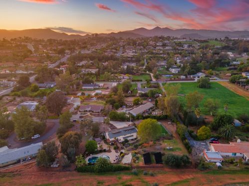 1322 Hamilton Ln, Escondido CA  92029-4316 exterior