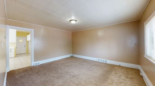 2555 13th St, Milwaukee, WI 53215-3301