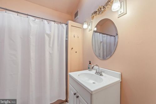 30 Greenfield Ave, Trenton NJ  08648-3828 exterior