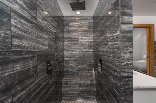 6578 Washington Cir, Milwaukee WI 53213-2460 exterior