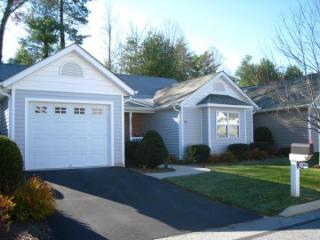 180 Charlestown Dr, Hendersonville, NC 28792-4830