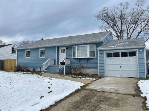 36 Jay Rd, South Setauket, NY 11720-2705