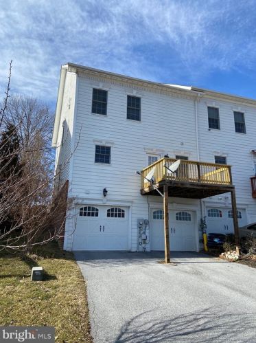 135 Church St, Woodstock VA  22664-1718 exterior