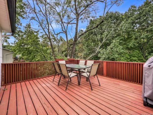 8 Creekview Dr, Thiells NY  10984-1434 exterior