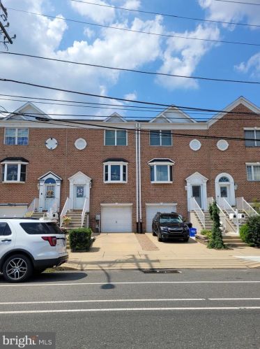 3208 20th St, Philadelphia, PA 19145-5706