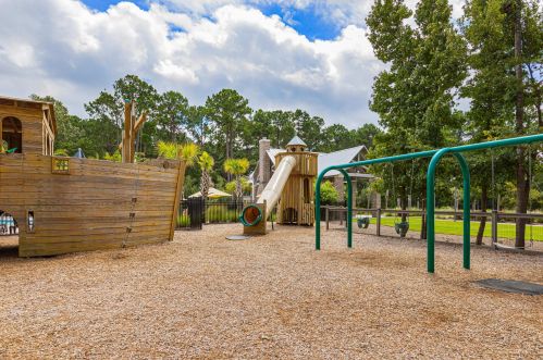 4066 Maidstone Dr, Mount Pleasant SC  29466-7506 exterior