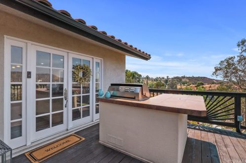 11733 Waterhill Rd, Lakeside, CA 92040-2905