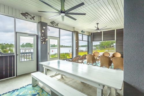 601 Riverview Dr, Carrabelle FL  32322-5054 exterior