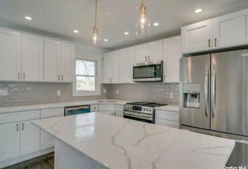 50 Arbour St, West Islip NY  11795-1015 exterior