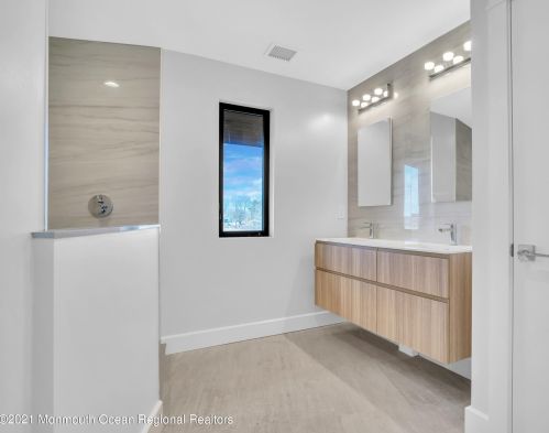 49 Cherokee Ln, Bricktown NJ  08724-4405 exterior