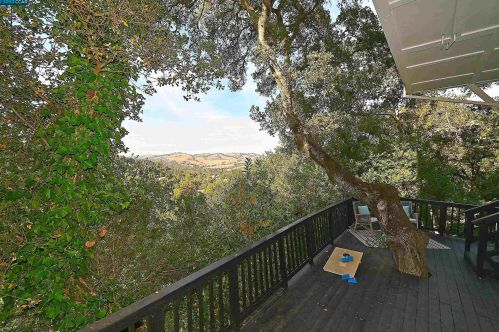 122 El Toyonal, Orinda CA  94563-2133 exterior