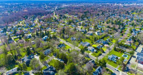 4 Laurel Dr, Little Silver NJ 07739-1416 exterior