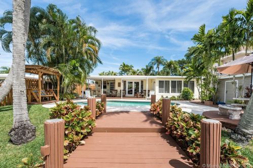 693 12th Ave, Dania Beach, FL 33004-4910