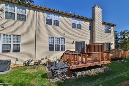 8149 Cross Creek Cir, Breinigsville PA  18031-1330 exterior