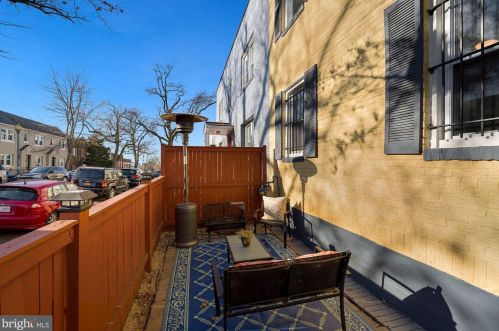 1254 Queen St, Washington, DC 20002-2802
