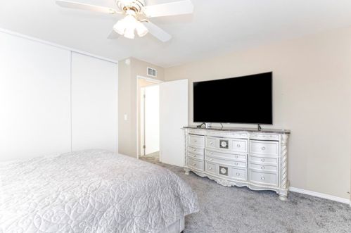 27067 Alabastro Dr, Santa Clarita CA  91354-2215 exterior