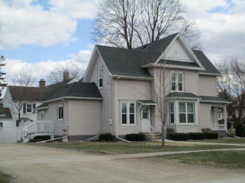 206 6th Ave, Cresco, IA 52136-1132
