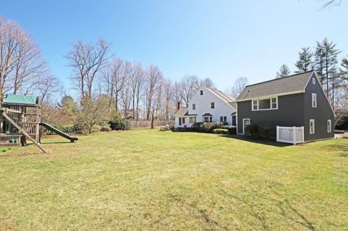 26 Oak Knoll Rd, Ridgefield CT  06877-4334 exterior