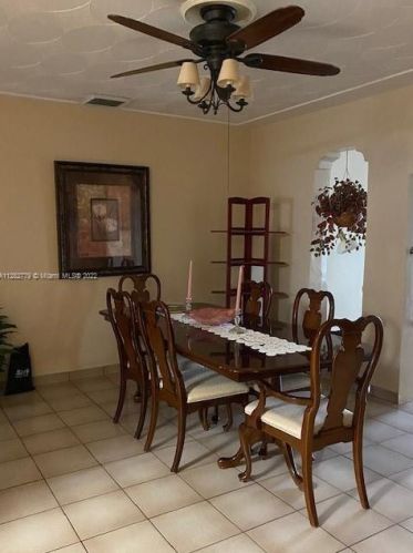 874 70th Pl, Hialeah FL  33014-5220 exterior