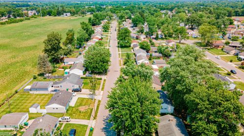430 Madison Dr, West Jefferson OH  43162-1304 exterior