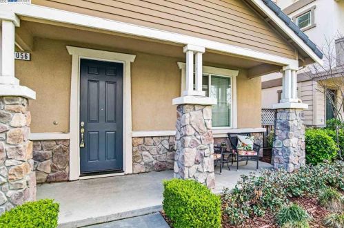 7056 Mariposa Ln, Pleasanton CA  94568-2569 exterior
