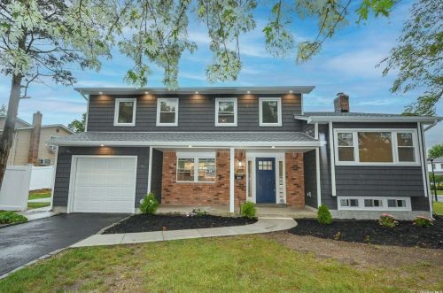 3698 Greentree Dr, North Wantagh, NY 11793-2721