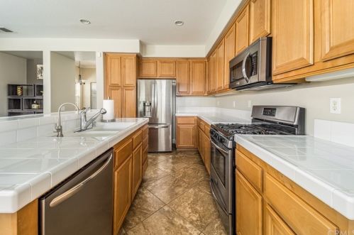 334 Percheron Ct, San Jacinto CA  92582-3231 exterior