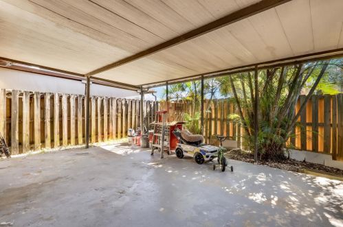 6704 193rd Ter, Hialeah FL  33015-2454 exterior